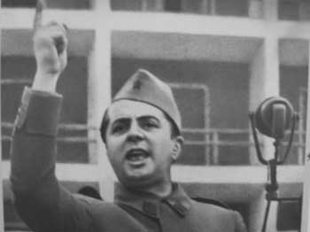 Enver Hoxha nel Giorno dell'Indipendenza
